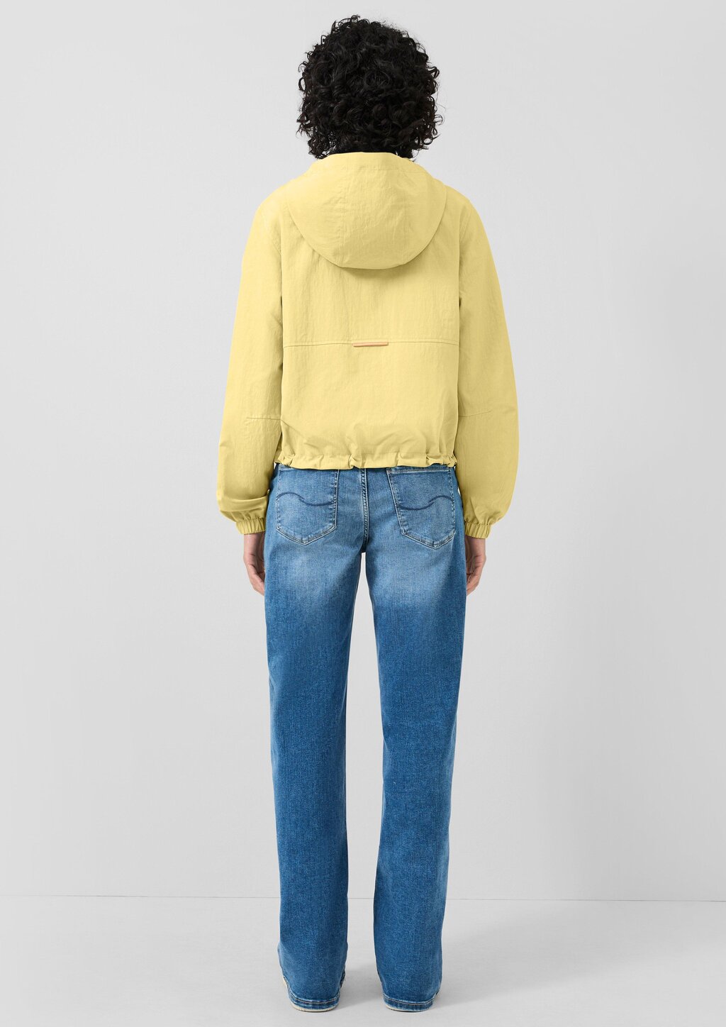 Nylonjacke mit verstellbarem Saum und Kapuze