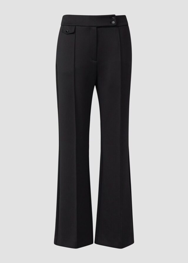 Scuba-Hose mit Biesen und Zierknöpfen