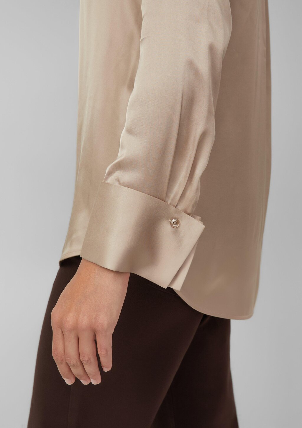 Elegante Satin-Bluse mit Manschetten