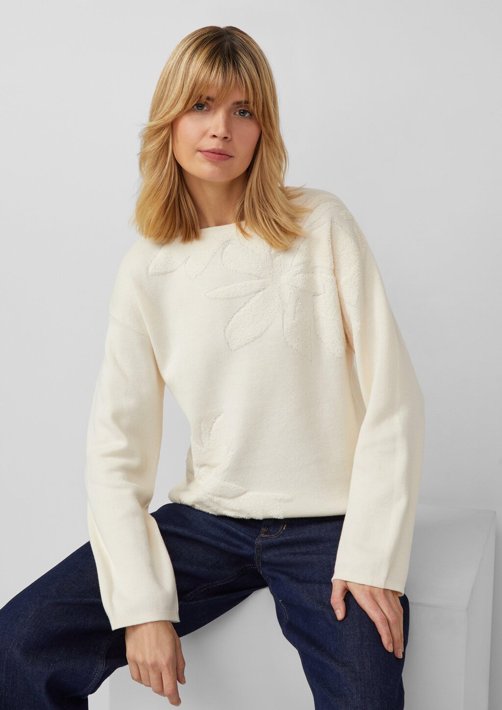 Pullover mit dekorativem Strickmuster