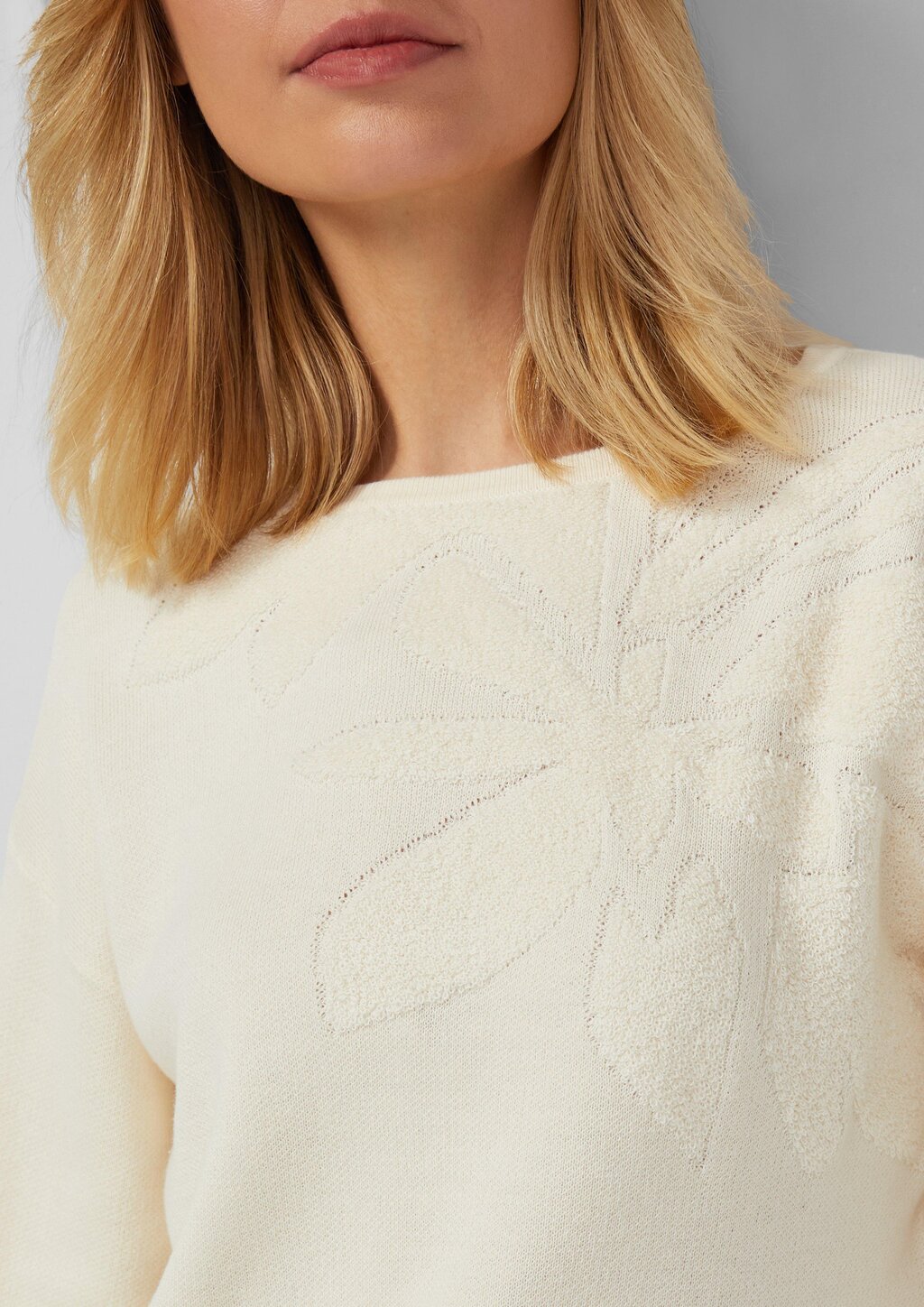 Pullover mit dekorativem Strickmuster