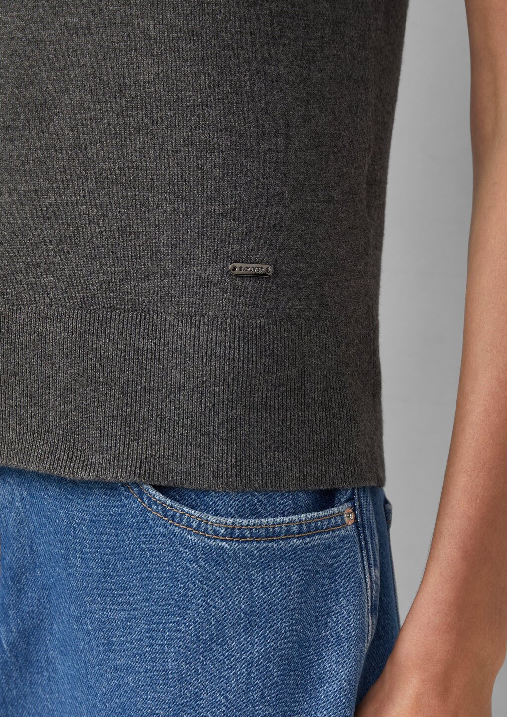 Kurzärmeliger Strickpullover aus Viskosemix