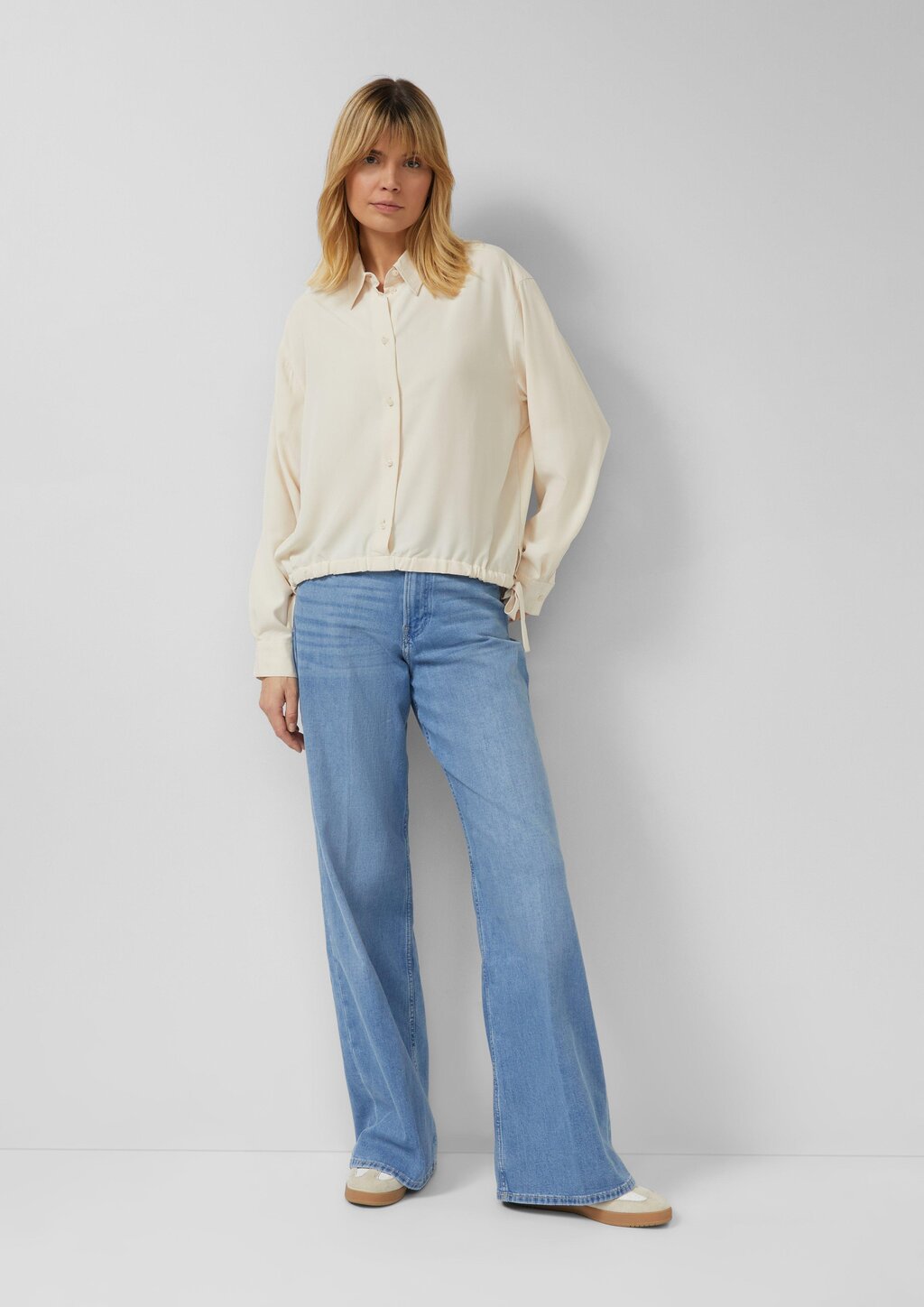 Fließende Bluse mit Schleifen-Detail