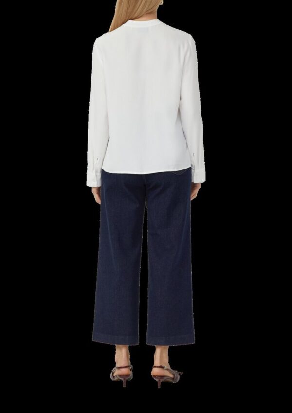 Fließende Viskose-Bluse mit seitlichen Knöpfen