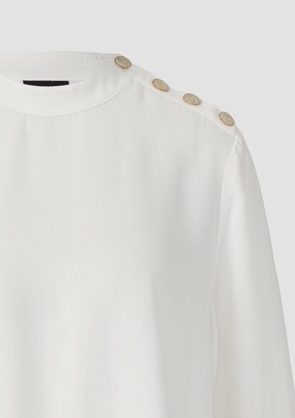 Fließende Viskose-Bluse mit seitlichen Knöpfen