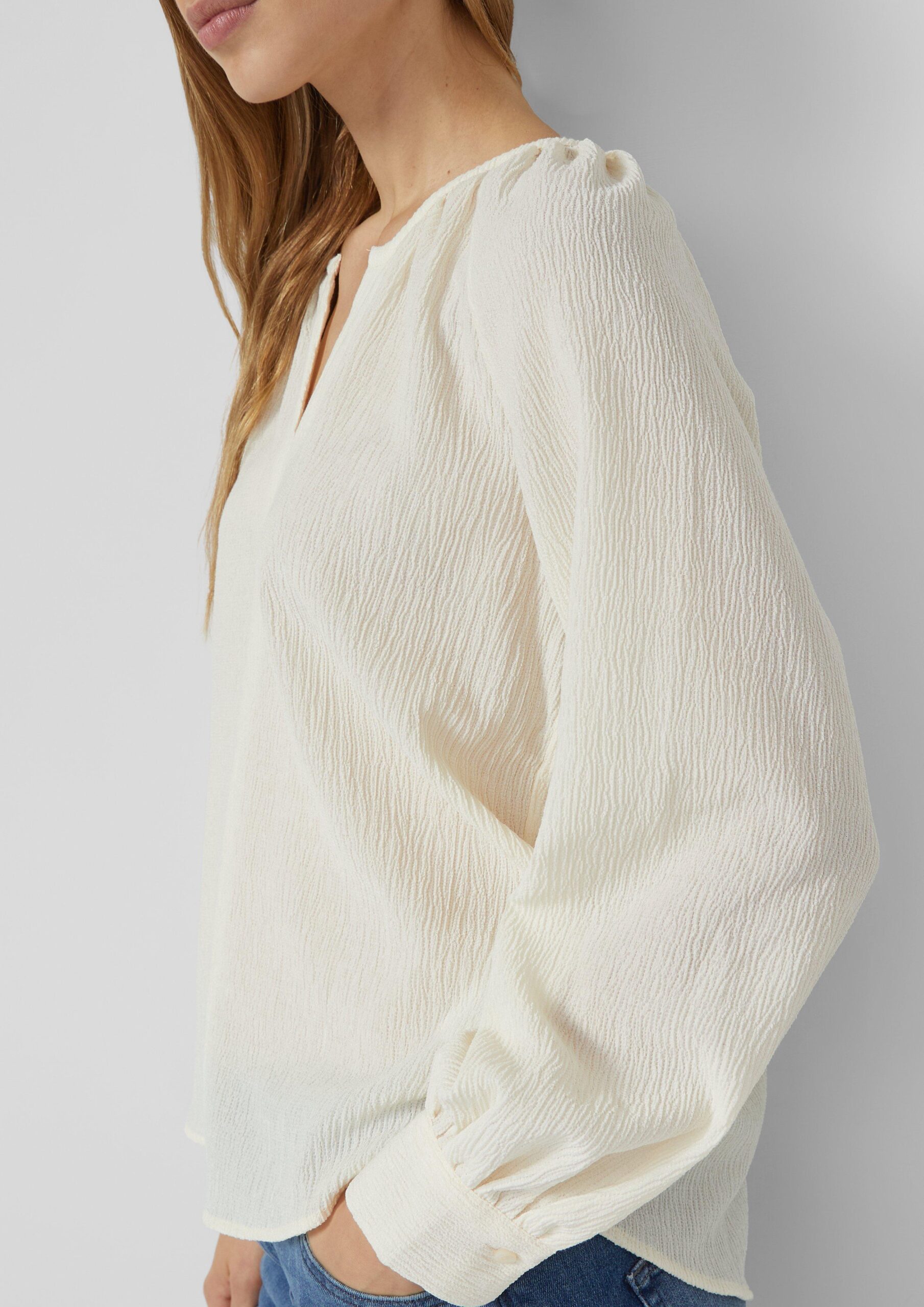 Elastische strukturierte Bluse mit weitem Arm