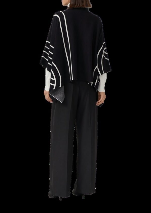 Strickponcho aus Viskosemix mit Stehkragen