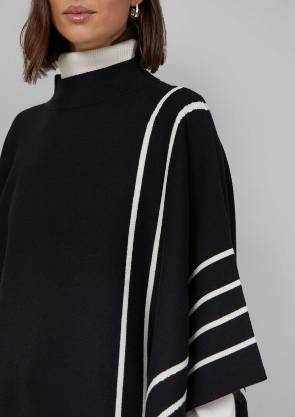 Strickponcho aus Viskosemix mit Stehkragen