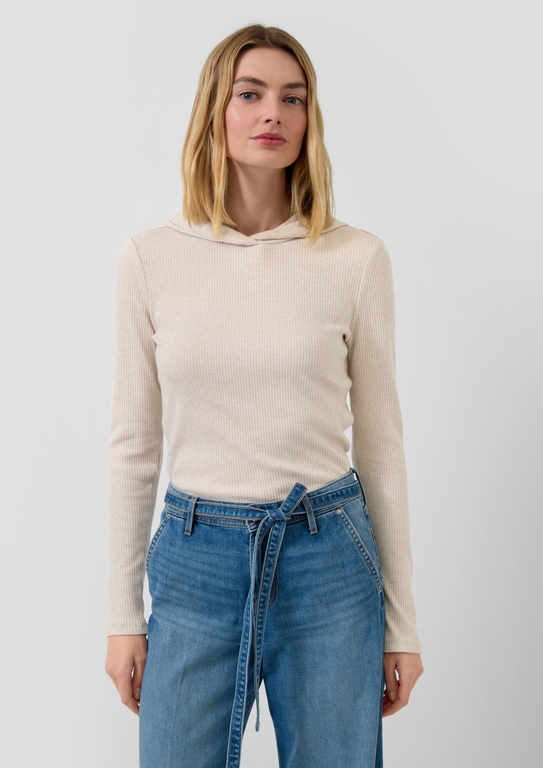 Geripptes Kapuzen-T-Shirt im Slim Fit