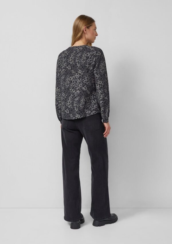 Langarmbluse aus Viskosemix mit Leo-Print