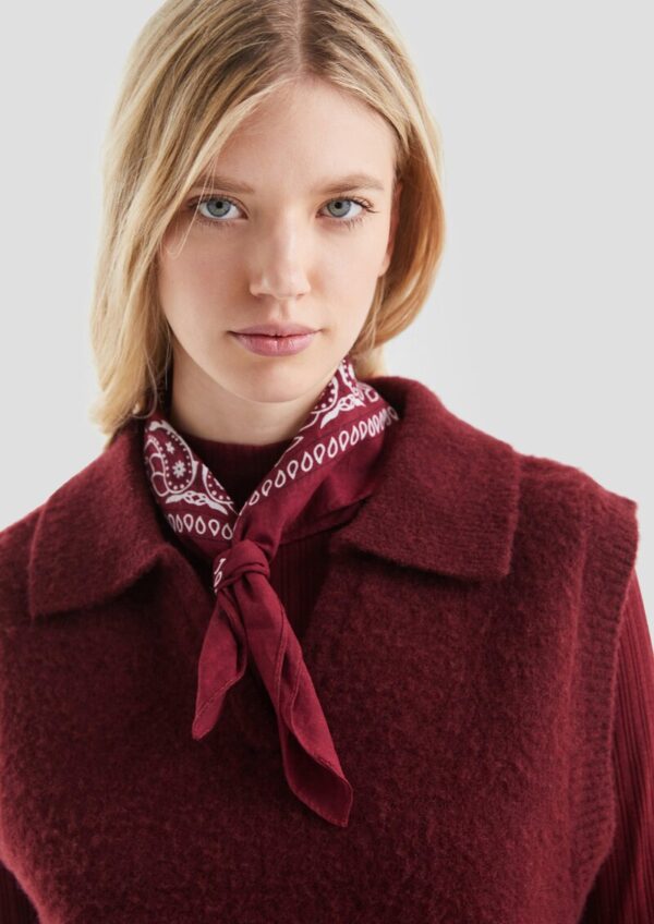 Flauschiger Pullunder mit Polokragen