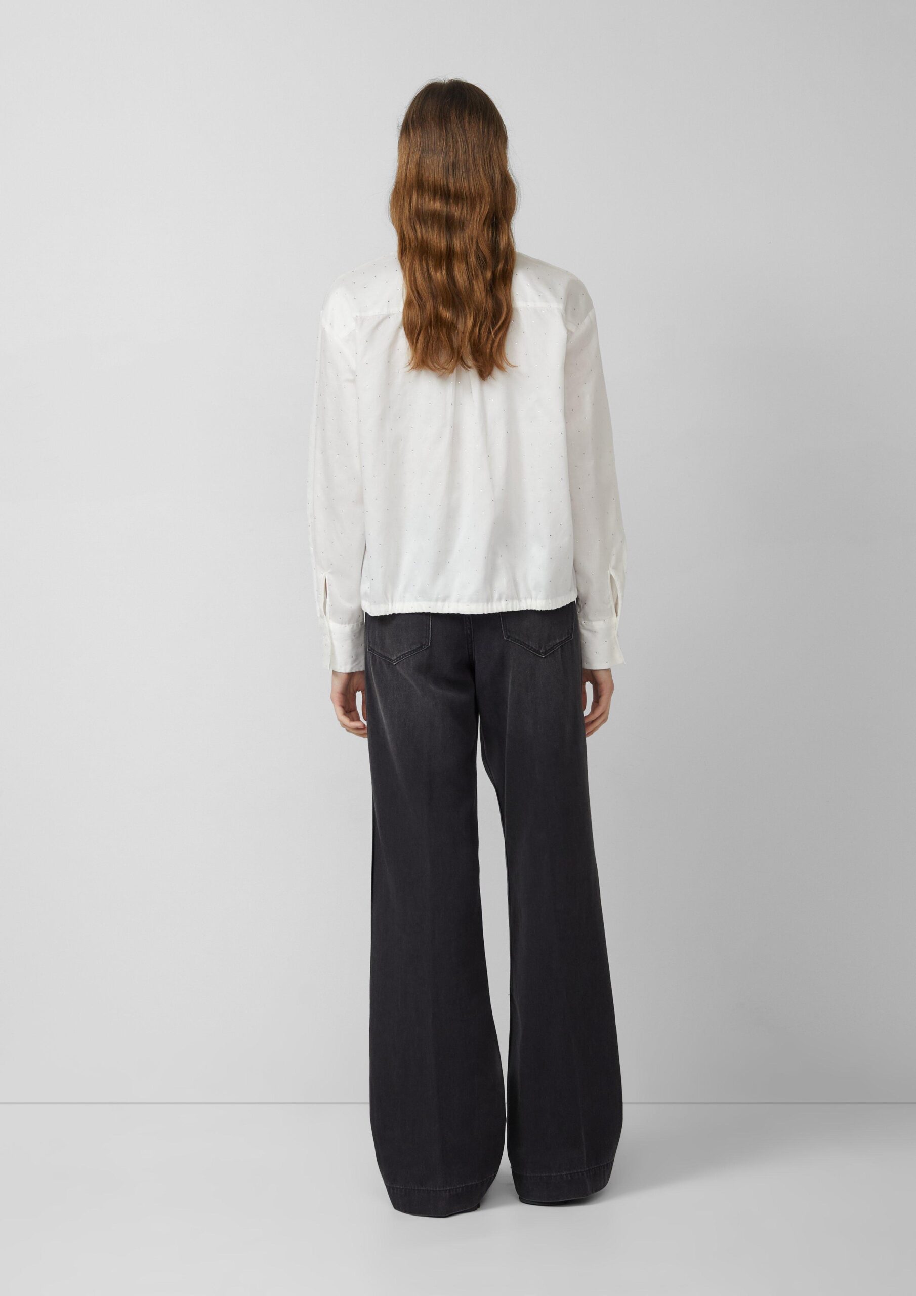 Hemdbluse mit Glitzersteinen und Schnürung am Saum