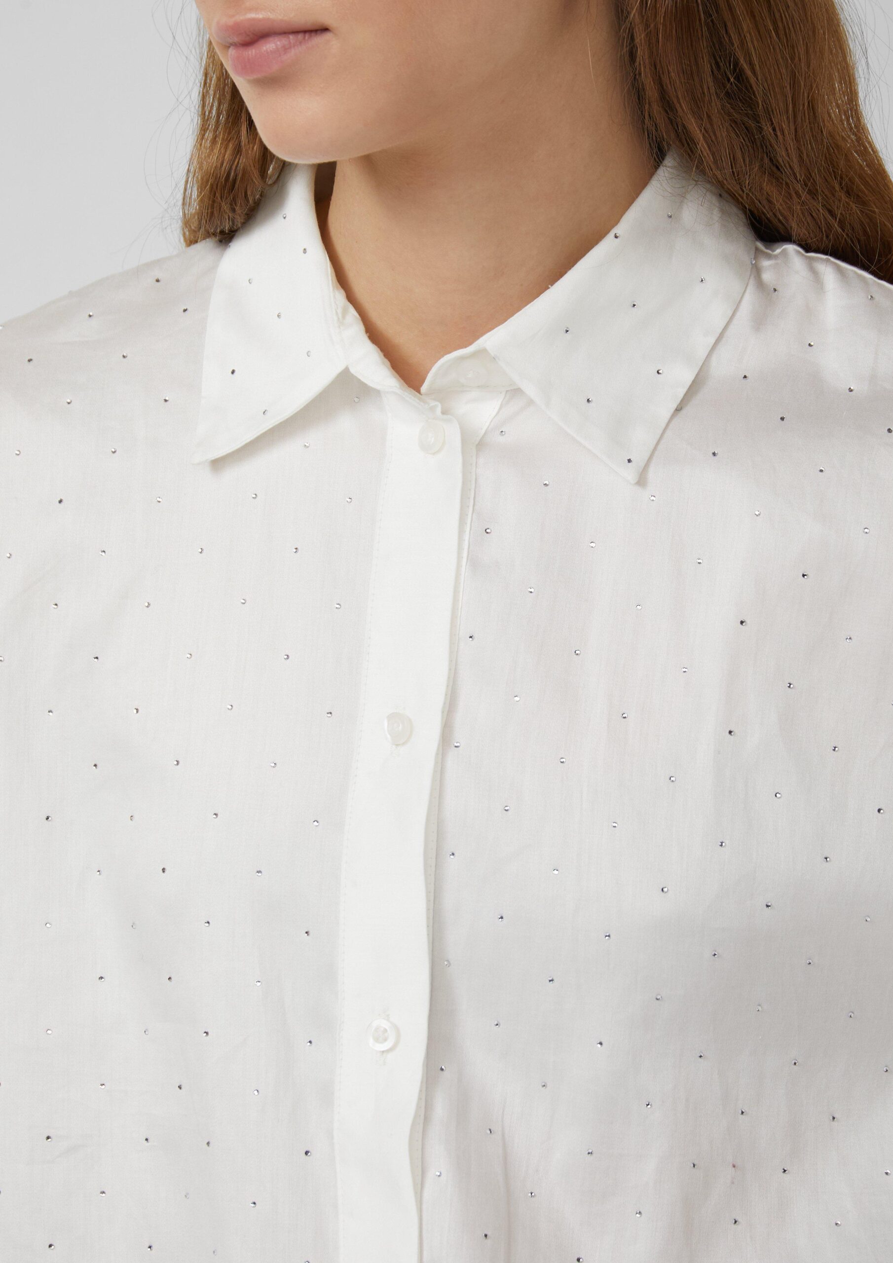 Hemdbluse mit Glitzersteinen und Schnürung am Saum
