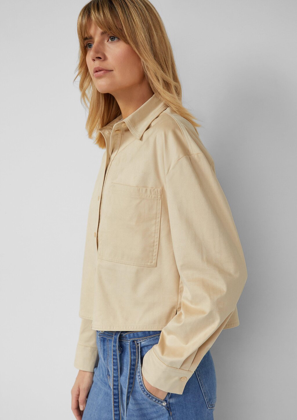 Verkürzte Hemdbluse in Velours-Optik