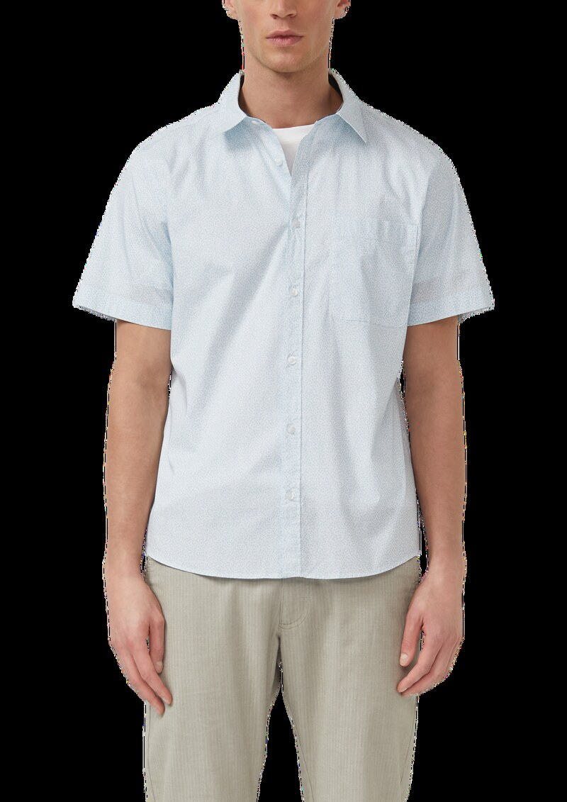 Slim Fit: Leichtes Kurzarm-Hemd mit Brusttasche und Print