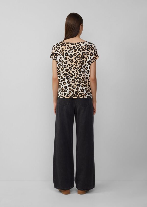 Viskosemix-T-Shirt im Relaxed Fit mit Leo-Muster