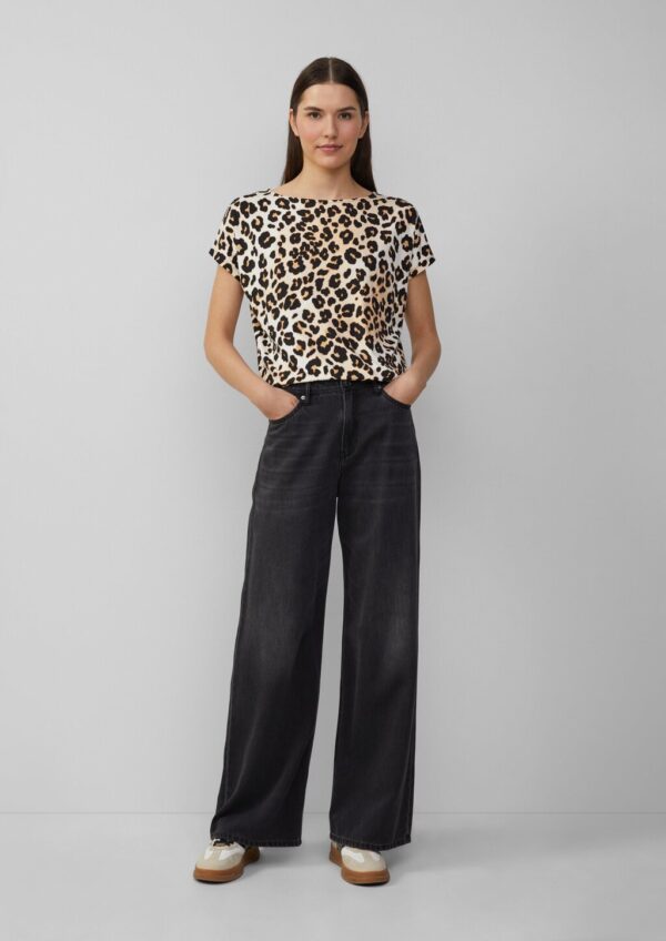 Viskosemix-T-Shirt im Relaxed Fit mit Leo-Muster