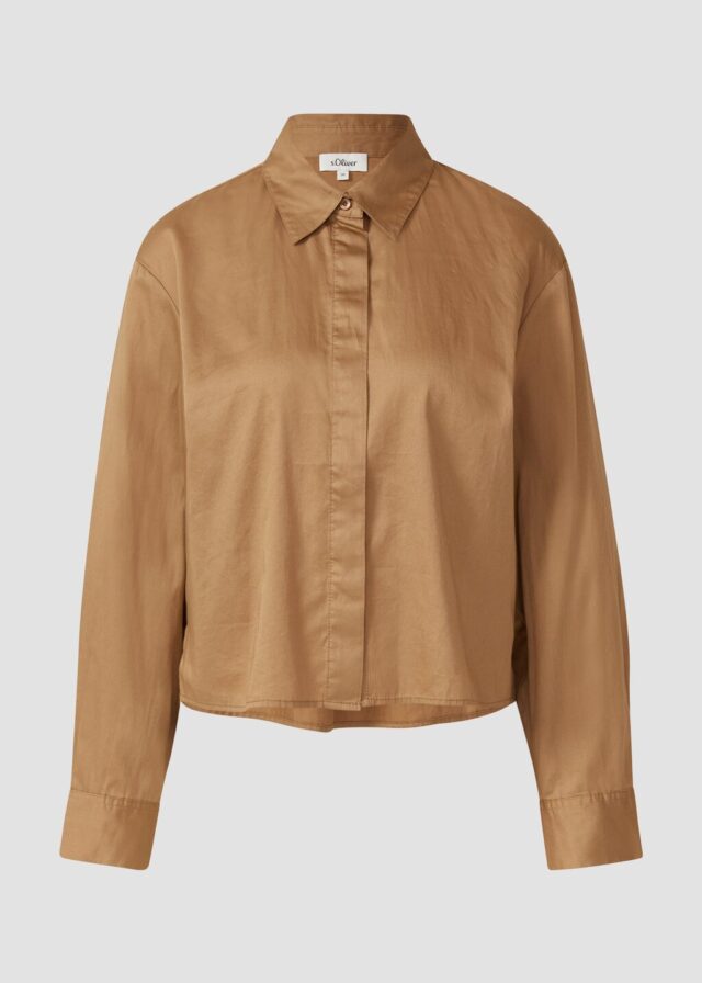 Verkürzte Bluse mit verdeckter Knopfleiste