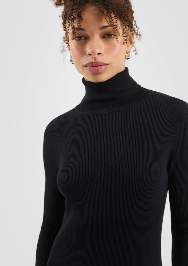 Geripptes Strickkleid