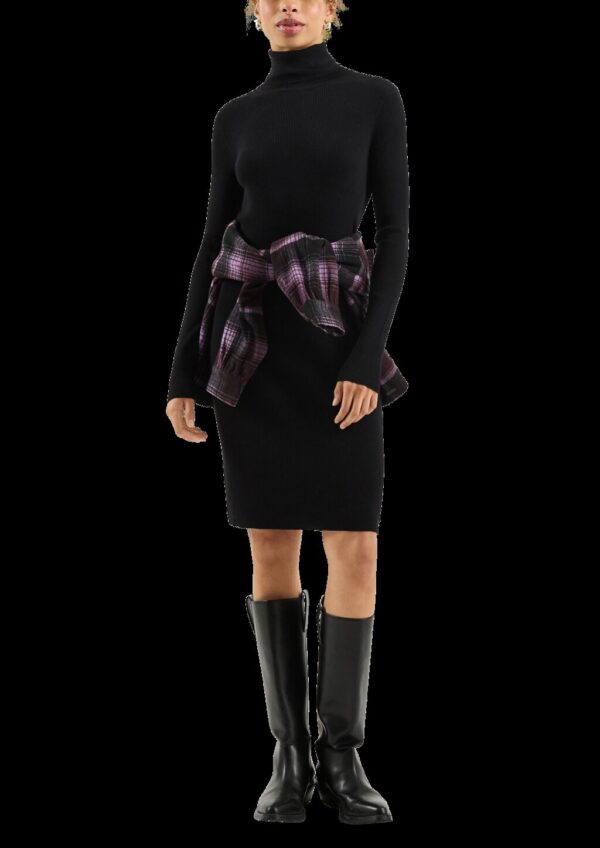 Geripptes Strickkleid