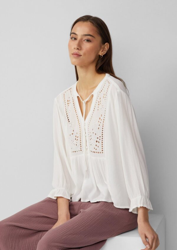 Viskosemix-Bluse mit Lochstickerei