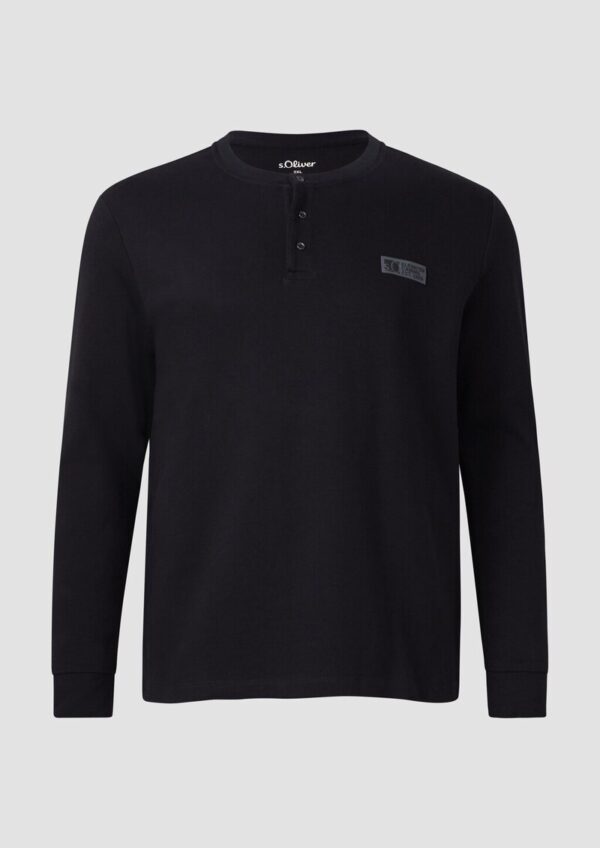 Geripptes Henley-Shirt mit Label-Patch