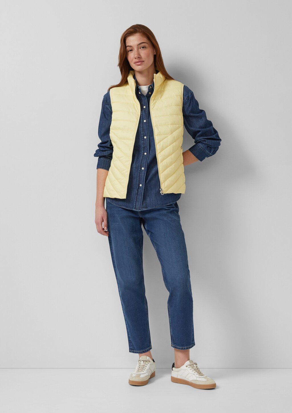 Leichte Steppweste mit Stehkragen und Packfunktion