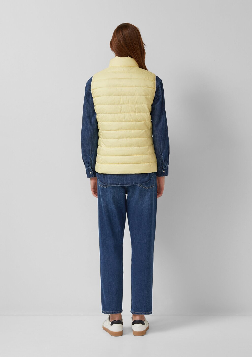 Leichte Steppweste mit Stehkragen und Packfunktion