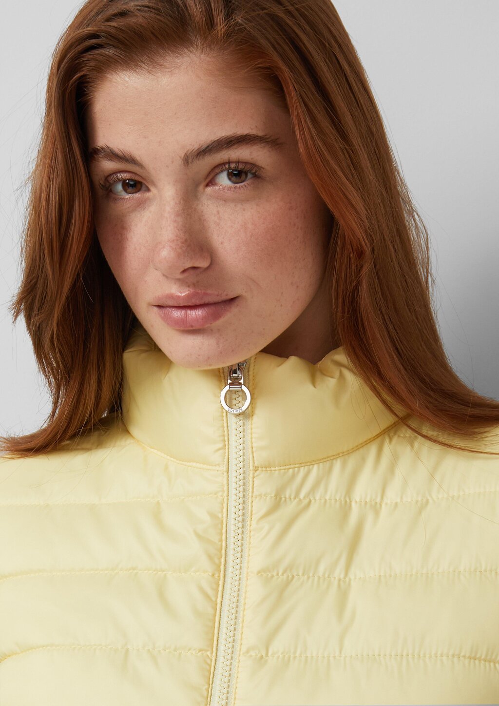 Leichte Steppweste mit Stehkragen und Packfunktion