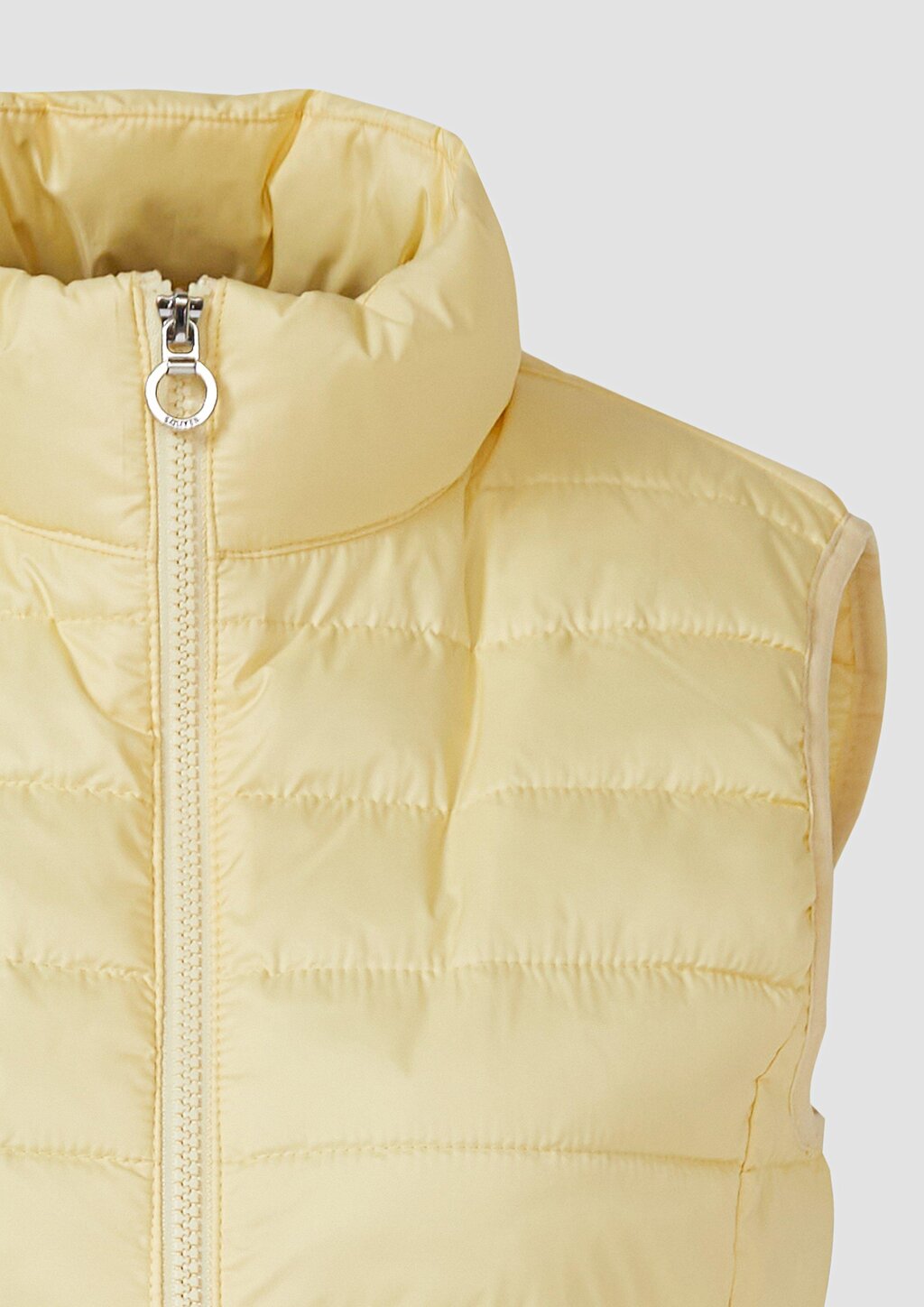 Leichte Steppweste mit Stehkragen und Packfunktion