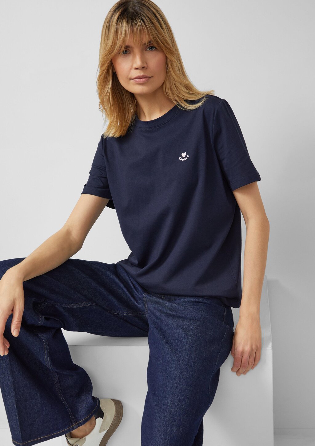 Jersey-T-Shirt im Regular Fit mit Herz-Stickerei