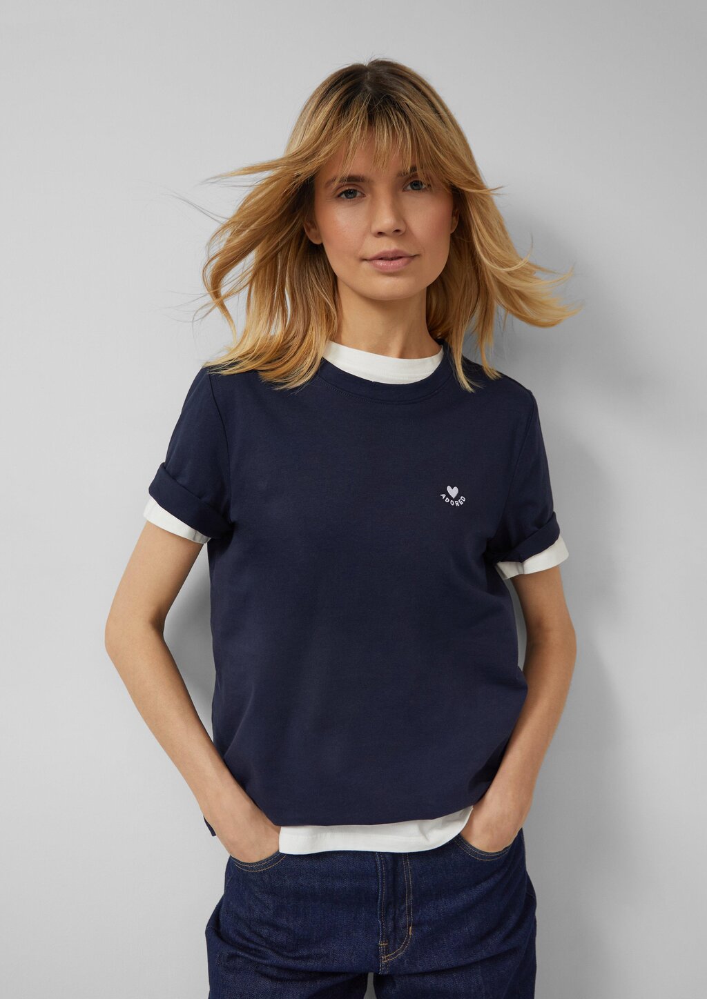 Jersey-T-Shirt im Regular Fit mit Herz-Stickerei