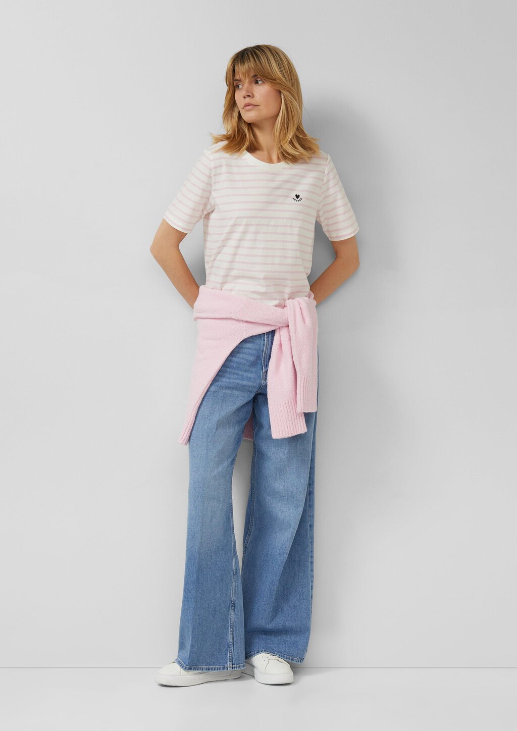 Gestreiftes Jersey-T-Shirt mit Herz-Stickerei
