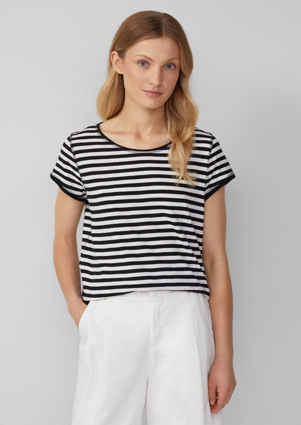 T-Shirt mit Rollkanten und Flammgarnstruktur