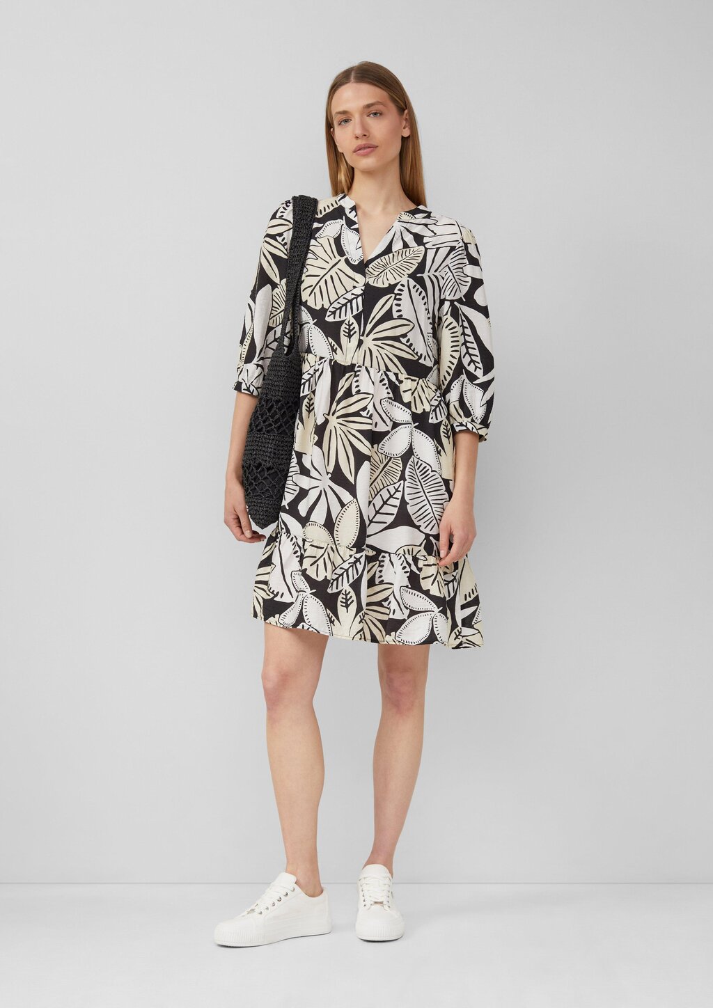 Strukturiertes Kleid aus Viskosemix mit Eingrifftaschen