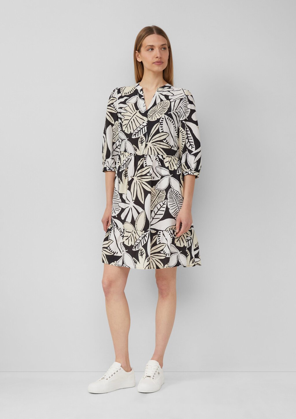 Strukturiertes Kleid aus Viskosemix mit Eingrifftaschen