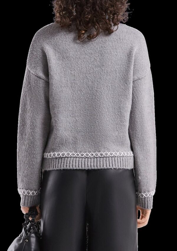 Pullover mit Stickerei