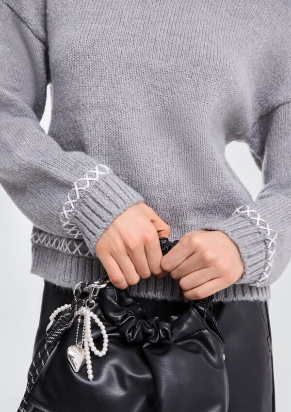 Pullover mit Stickerei