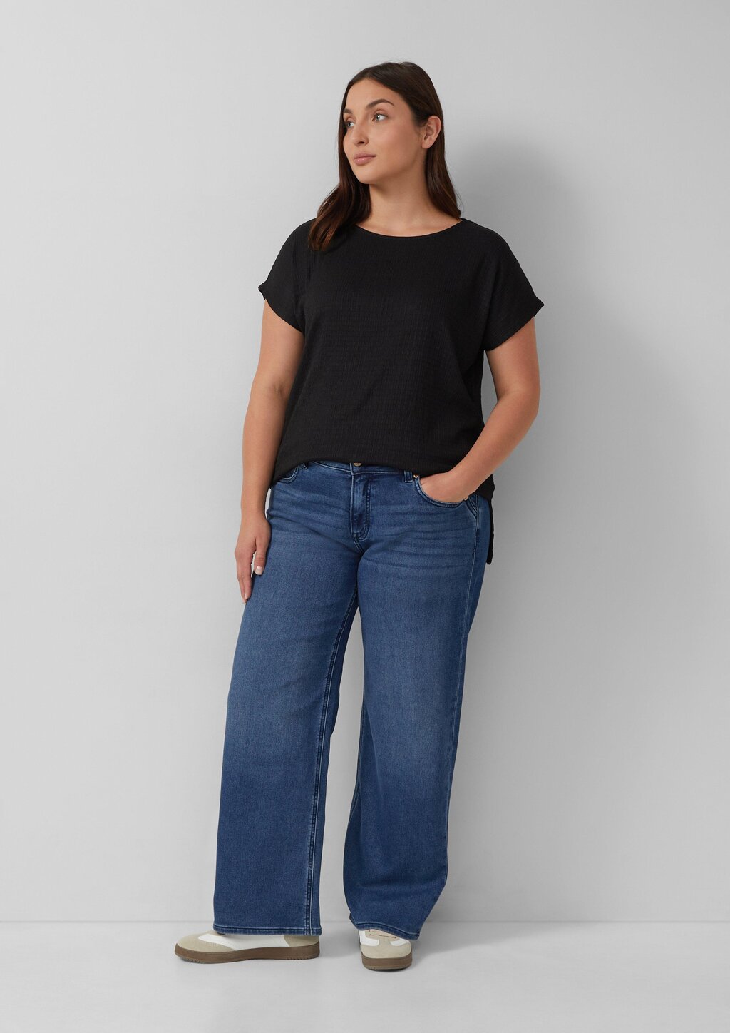 Strukturiertes T-Shirt im Relaxed Fit mit U-Boot-Ausschnitt