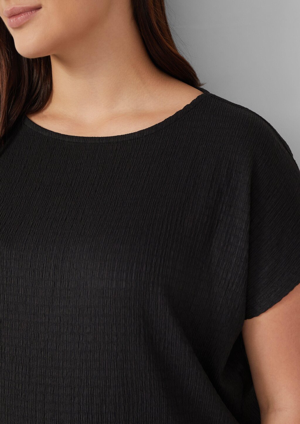 Strukturiertes T-Shirt im Relaxed Fit mit U-Boot-Ausschnitt