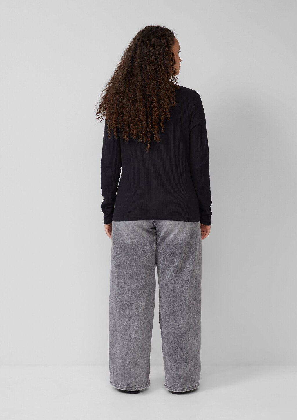 Geripptes Longsleeve im Slim Fit