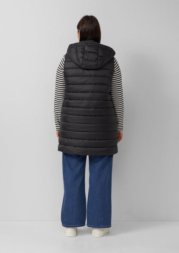 Wattierte lange Outdoor-Weste mit Kapuze