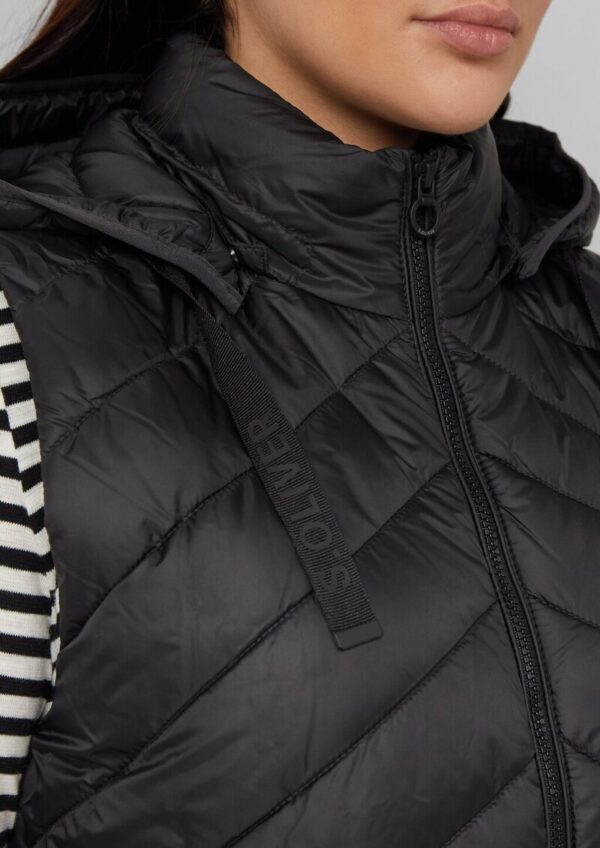 Wattierte lange Outdoor-Weste mit Kapuze