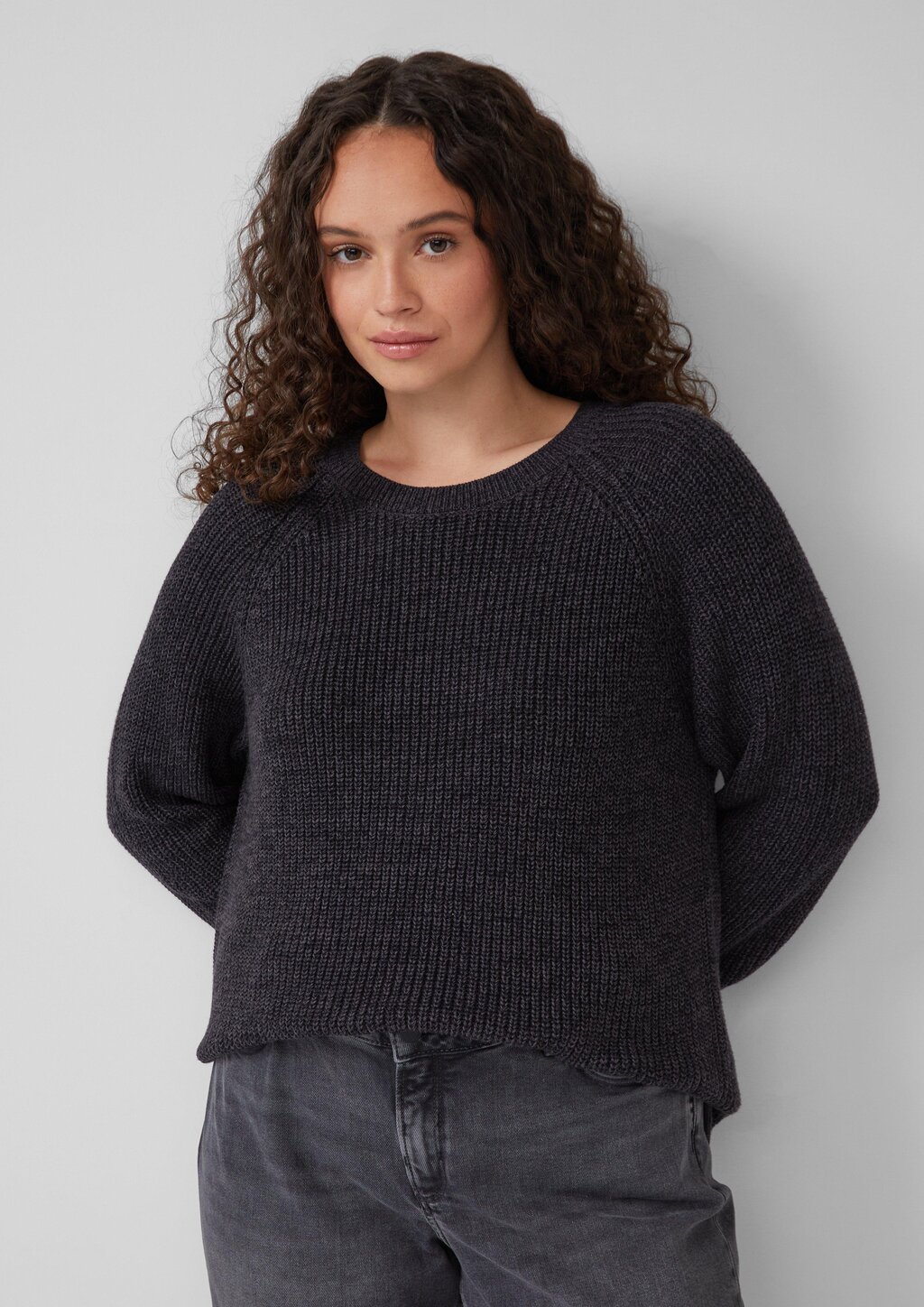 Melierter Strickpullover mit Raglanärmeln