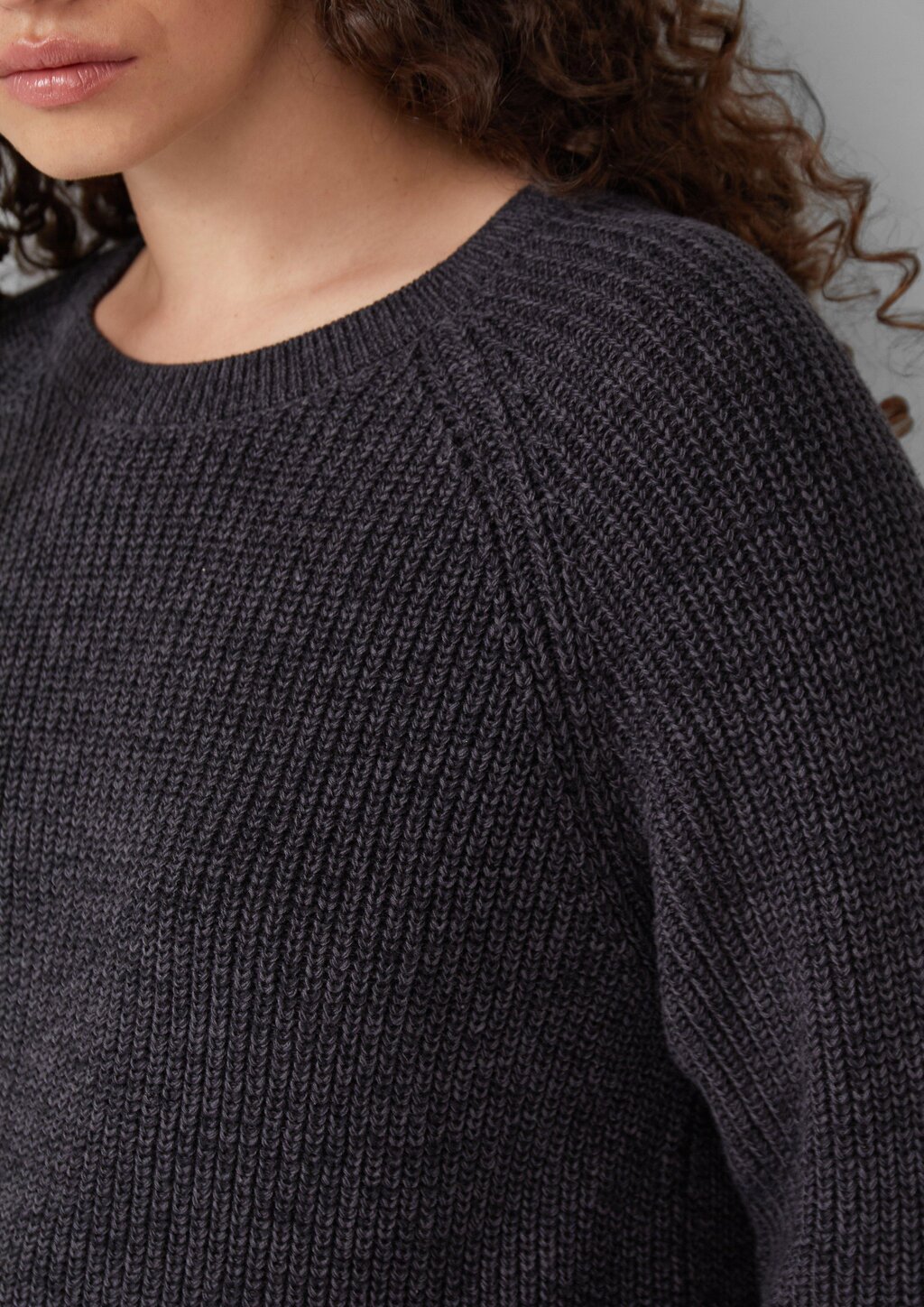 Melierter Strickpullover mit Raglanärmeln