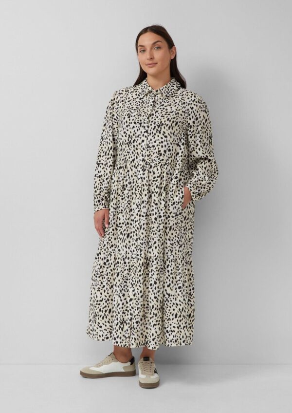 Viskosemix-Kleid mit Hemdkragen und Raffung