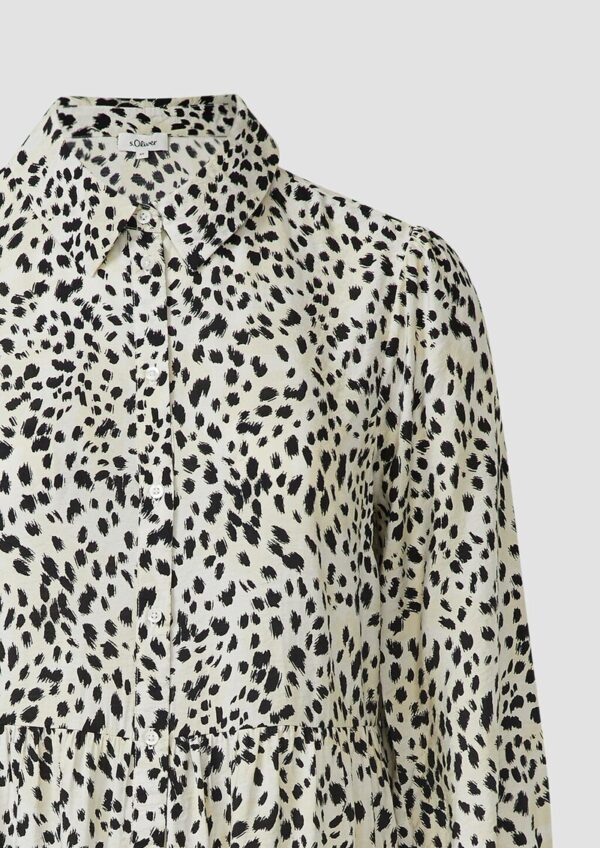 Viskosemix-Kleid mit Hemdkragen und Raffung