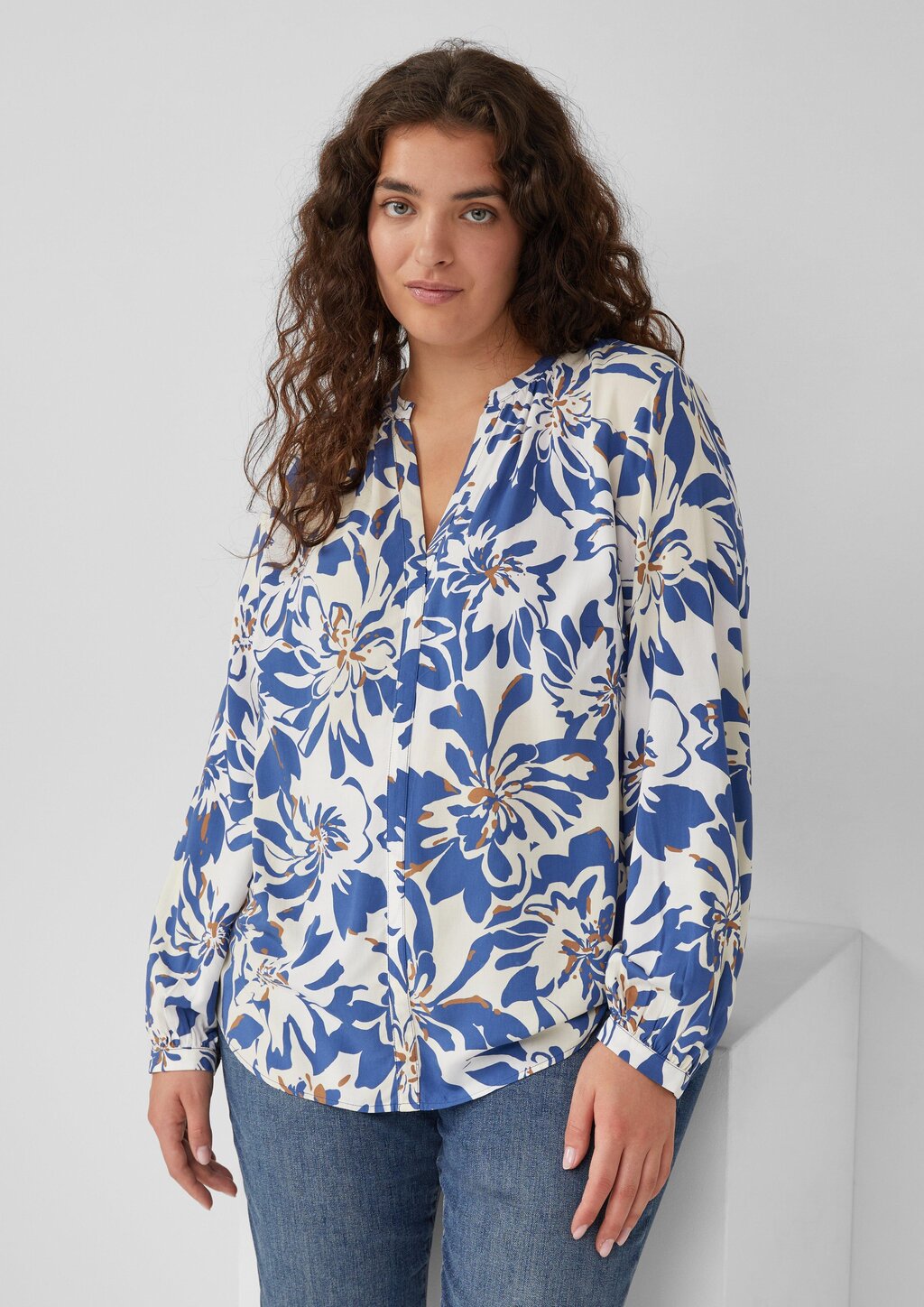 Tunikabluse aus Viskosemix mit All-over-Print