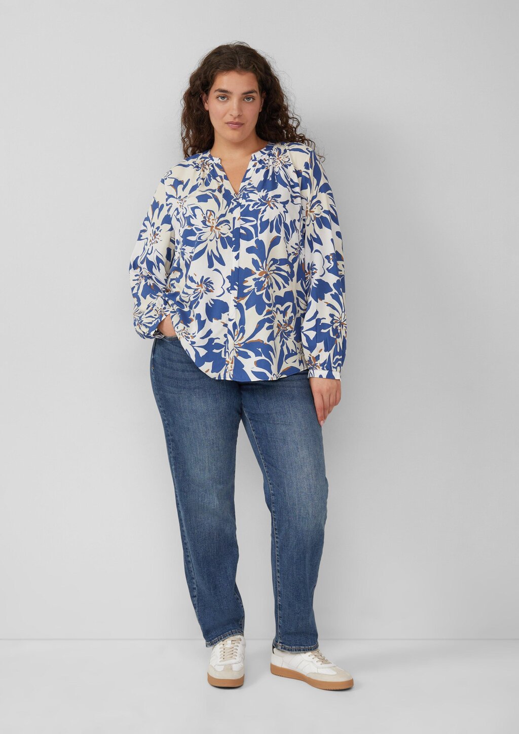 Tunikabluse aus Viskosemix mit All-over-Print