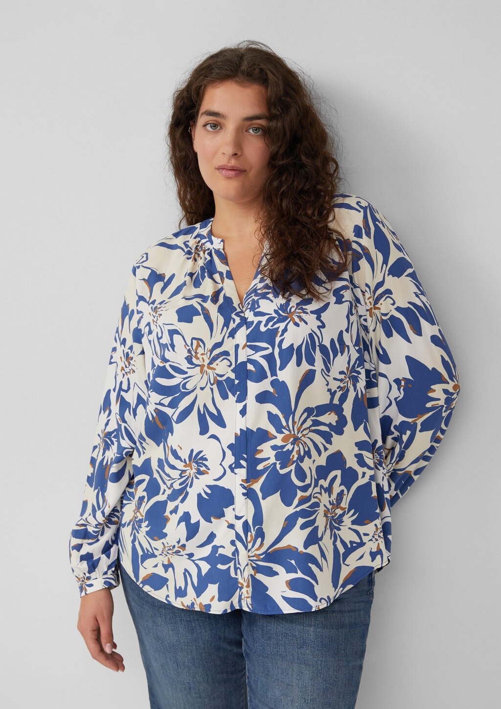 Tunikabluse aus Viskosemix mit All-over-Print